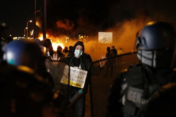 Протесты в пригороде Парижа Протесты в пригороде Парижа - 俄罗斯卫星通讯社