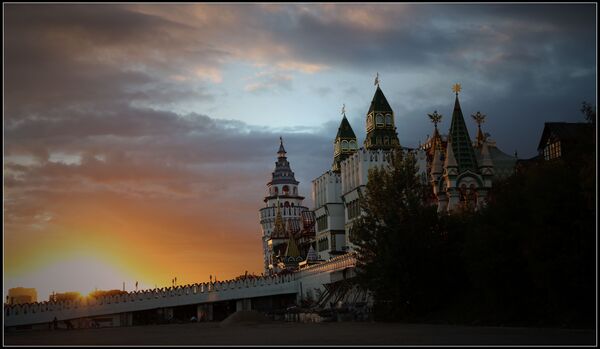 23 拍摄：老桑 “九月的莫斯科一天下七场雨，但依然有蓝天白云时，依然有夕阳金光照耀时。” - 俄罗斯卫星通讯社