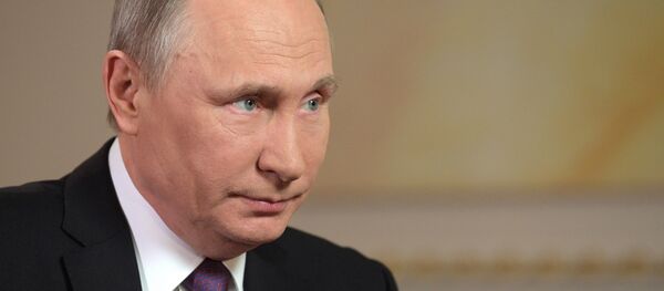 Президент РФ Владимир Путин во время интервью межгосударственной телерадиокомпании Мир - 俄羅斯衛星通訊社