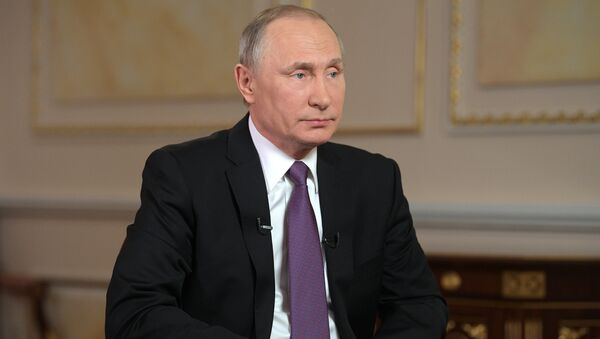 Президент РФ Владимир Путин во время интервью межгосударственной телерадиокомпании Мир - 俄羅斯衛星通訊社