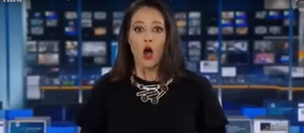 好尴尬啊！女主播玩笔被直播 - 俄罗斯卫星通讯社