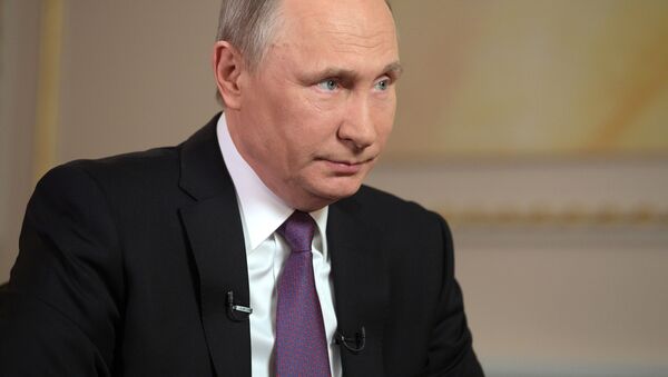 Президент РФ Владимир Путин во время интервью межгосударственной телерадиокомпании Мир - 俄罗斯卫星通讯社