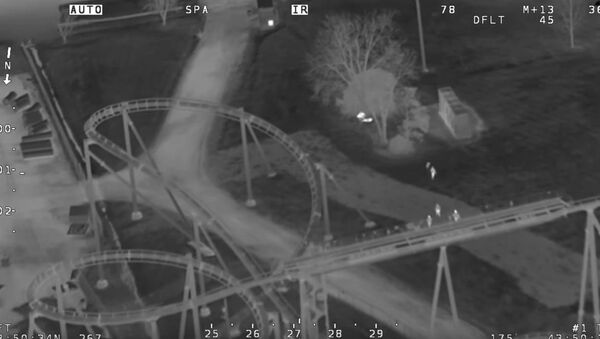 加拿大警方動用直升機抓獲偷糖的孩子 - 俄羅斯衛星通訊社