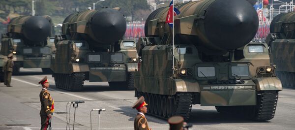 Военные транспортные средства с ракетами во время военного парада, посвященного 105-летию со дня рождения Ким Ир Сена в Пхеньяне, Северная Корея Военные транспортные средства с ракетами во время военного парада, посвященного 105-летию со дня рождения Ким Ир Сена в Пхеньяне, Северная Корея - 俄羅斯衛星通訊社