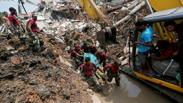 在斯里兰卡首都贫民窟的垃圾山坍塌已致20人死亡 - 俄罗斯卫星通讯社