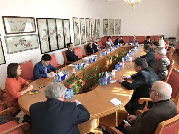 李辉大使会见俄罗斯主流媒体访华记者团 李辉大使会见俄罗斯主流媒体访华记者团 - 俄罗斯卫星通讯社