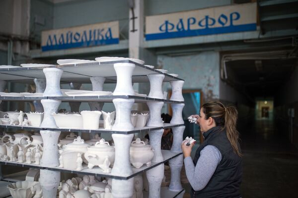 俄羅斯 格熱利 藍白繪花陶瓷的生產 - 俄羅斯衛星通訊社