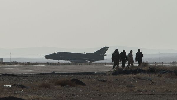 Самолет Су-22 сирийских ВВС на базе Военно-воздушных сил Сирии в провинции Хомс - 俄罗斯卫星通讯社