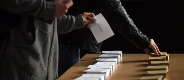 法國總統選舉第二輪開啓 各投票站開放 法國總統選舉第二輪開啓 各投票站開放 - 俄羅斯衛星通訊社