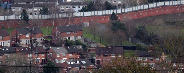 Стена, разделяющая Белфаст на католическую и протестантскую части - 俄罗斯卫星通讯社