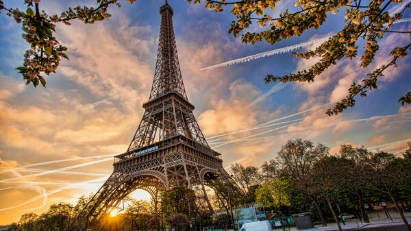 Эйфелева башня в Париже - 俄罗斯卫星通讯社