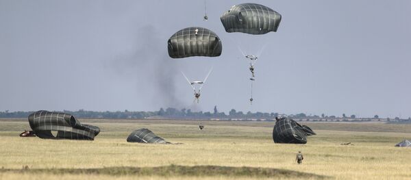 美军未经当地居民同意在日冲绳岛上举行伞兵演习 - 俄罗斯卫星通讯社