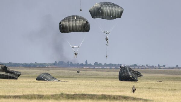美军未经当地居民同意在日冲绳岛上举行伞兵演习 - 俄罗斯卫星通讯社