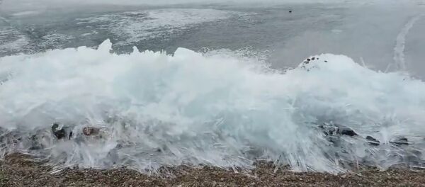 贝加尔湖上的冰浪 - 俄罗斯卫星通讯社