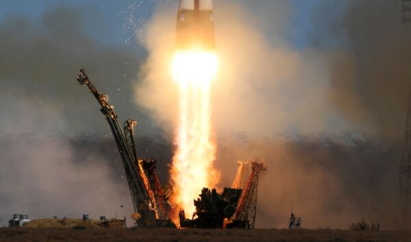 搭载“联盟MS-04”载人运输飞船的“联盟-FG”运载火箭从拜科努尔发射场升空。 - 俄罗斯卫星通讯社