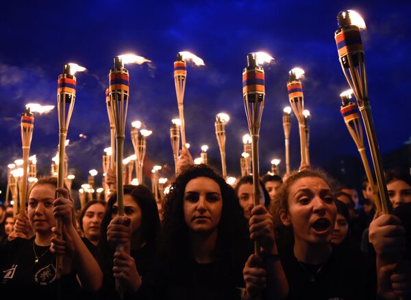 埃里溫舉行火炬遊行，紀念亞美尼亞種族大屠殺。 - 俄羅斯衛星通訊社