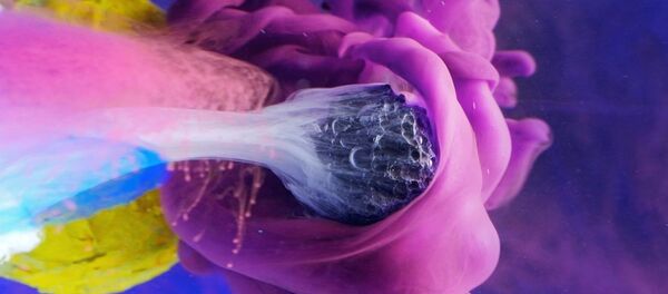 彩墨入水 堪称奇景 - 俄罗斯卫星通讯社