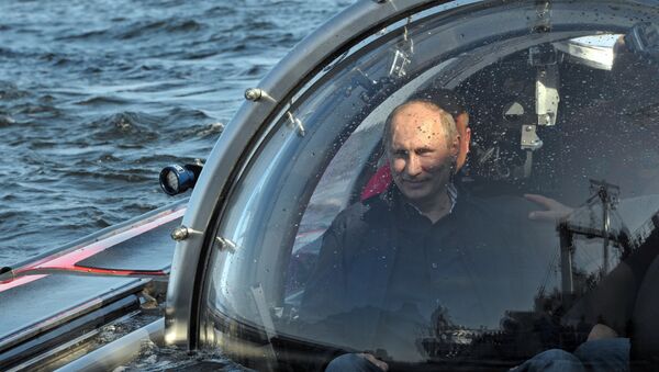 俄羅斯總統普京2013年7月視察戈格蘭島並乘坐研究型深潛器潛入芬蘭灣水下60米處 - 俄羅斯衛星通訊社