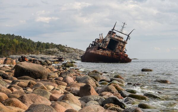 芬蘭灣戈格蘭島附近的“列昂尼德·焦明”號海洋調查船殘骸 - 俄羅斯衛星通訊社