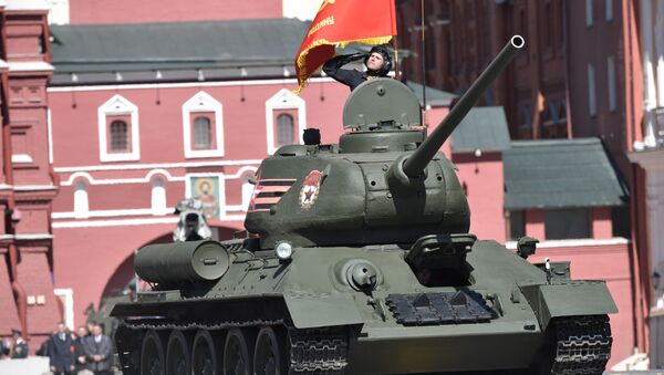 Средний танк Т-34-85 на генеральной репетиции военного парада в Москве - 俄罗斯卫星通讯社