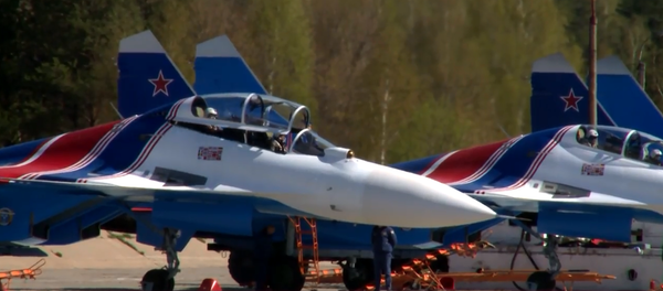 胜利日阅兵彩排：空军部队飞过红场上空（视频） - 俄罗斯卫星通讯社