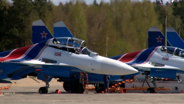 胜利日阅兵彩排：空军部队飞过红场上空（视频） - 俄罗斯卫星通讯社
