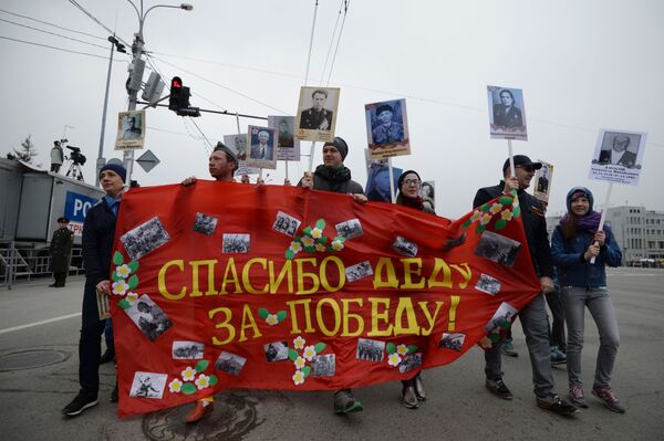 新西伯利亞列寧廣場上的不朽軍團遊行參加者 - 俄羅斯衛星通訊社