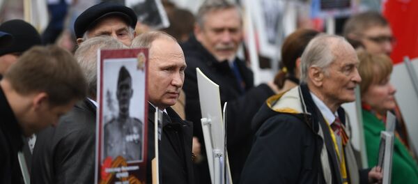 普京為“不朽軍團”遊行隊伍打頭 - 俄羅斯衛星通訊社