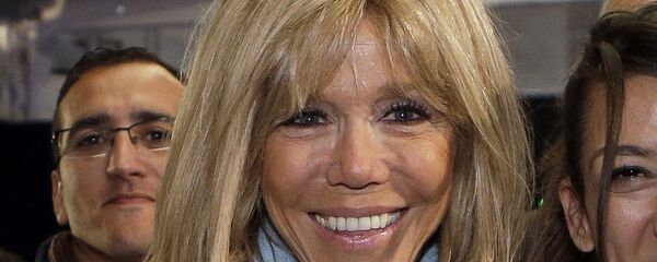 Жена кандидата в президенты Франции Эммануэля Макрона Брижит на предвыборной встрече в Марселе - 俄羅斯衛星通訊社