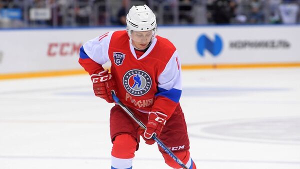 普京在索契进行的冰球赛中射入6球 - 俄罗斯卫星通讯社