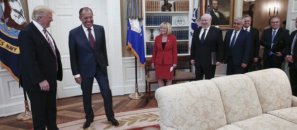 特朗普与俄外长会晤照片引发美媒争议 特朗普与俄外长会晤照片引发美媒争议 - 俄罗斯卫星通讯社