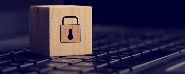 Кубик с изображением замка на компьютерной клавиатуре - 俄罗斯卫星通讯社