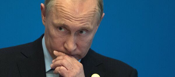 Президент РФ Владимир Путин во время пресс подхода к российским СМИ по итогам участия в Международном форуме Один пояс, один путь Президент РФ Владимир Путин во время пресс подхода к российским СМИ по итогам участия в Международном форуме Один пояс, один путь - 俄罗斯卫星通讯社