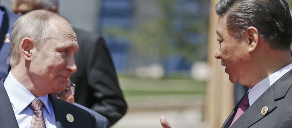 Chinese President Xi Jinping, right, speaks with Russian President Vladimir Putin as leader gather for a family photo during the Belt and Road Forum Chinese President Xi Jinping, right, speaks with Russian President Vladimir Putin as leader gather for a family photo during the Belt and Road Forum - 俄罗斯卫星通讯社