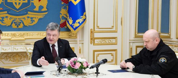 Президент Украины Петр Порошенко проводит совещание с генеральным прокурором Украины Юрием Луценко и секретарем СНБО Украины Александром Турчиновым Президент Украины Петр Порошенко проводит совещание с генеральным прокурором Украины Юрием Луценко и секретарем СНБО Украины Александром Турчиновым - 俄罗斯卫星通讯社