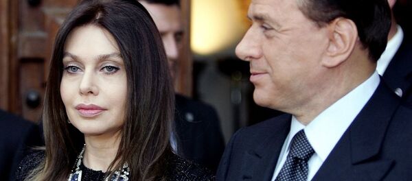 西尔维奥·贝卢斯科尼与韦罗妮卡·拉里奥 - 俄罗斯卫星通讯社