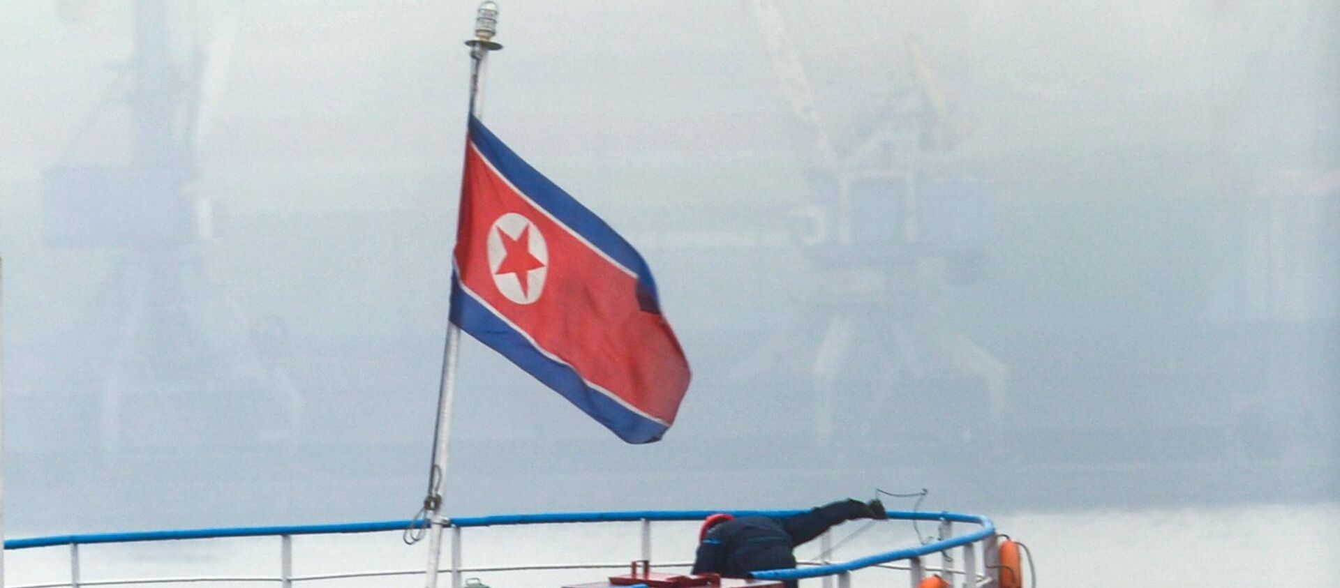 Флаг на корме северокорейского грузопассажирского судна Man Gyong Bong - 俄罗斯卫星通讯社, 1920, 09.10.2021