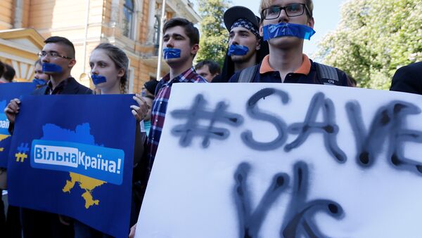 乌克兰大学生因俄社交网络在乌被禁在总统办公厅附近集会 - 俄罗斯卫星通讯社