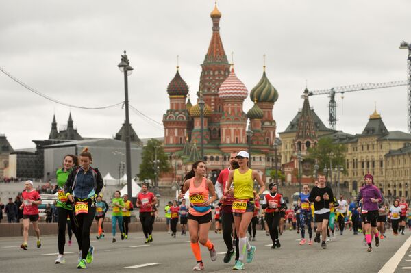 莫斯科半程馬拉松的參賽者在奔跑 - 俄羅斯衛星通訊社