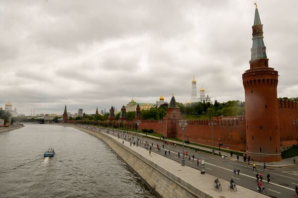 莫斯科半程马拉松的参赛者在奔跑 - 俄罗斯卫星通讯社