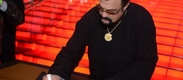 好莱坞演员西格尔 - 俄罗斯卫星通讯社