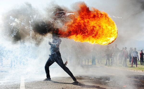 《格拉布抗議（南非）》，南非攝影師凡杜爾瓦茲·扎伊克洛（Phandulwazi Jikelo） - 俄羅斯衛星通訊社