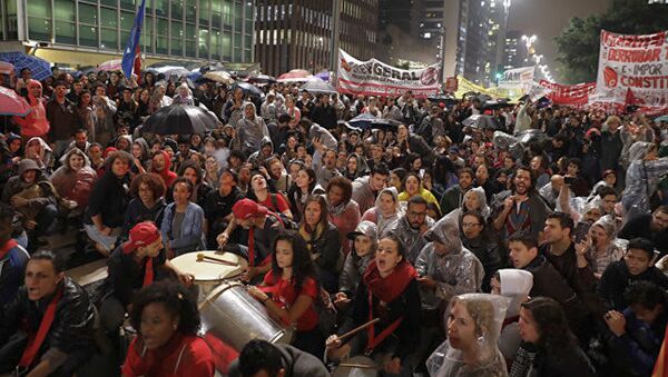 巴西反總統抗議活動已導致該國大城市陷入混亂 - 俄羅斯衛星通訊社