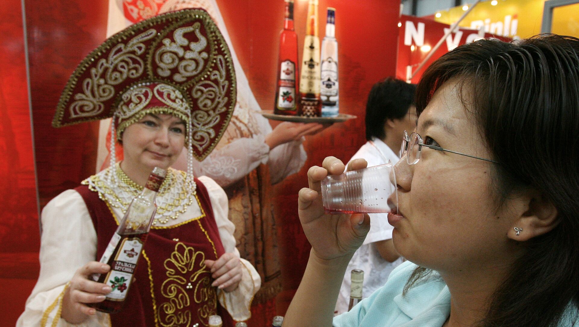 中國商會會長：今年1-10月中國自俄進口酒類產品同比增長47% - 俄羅斯衛星通訊社, 1920, 09.12.2021