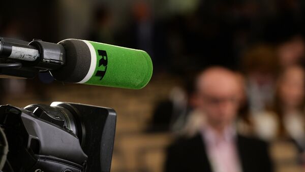 Микрофон с логотипом RT - 俄羅斯衛星通訊社