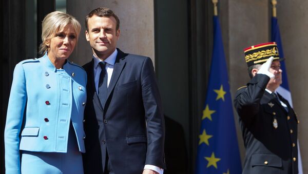 Президент Франции Эммануэль Макрон со своей супругой Бриджит после церемонии инаугурации в Париже - 俄罗斯卫星通讯社