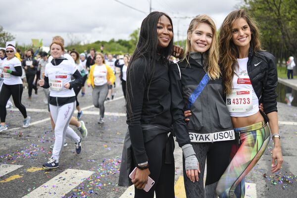 娜奧美·金寶、娜塔莉婭·沃迪亞諾娃與伊莎貝·哥娜特共同參加“奔跑的心”慈善馬拉松活動 - 俄羅斯衛星通訊社