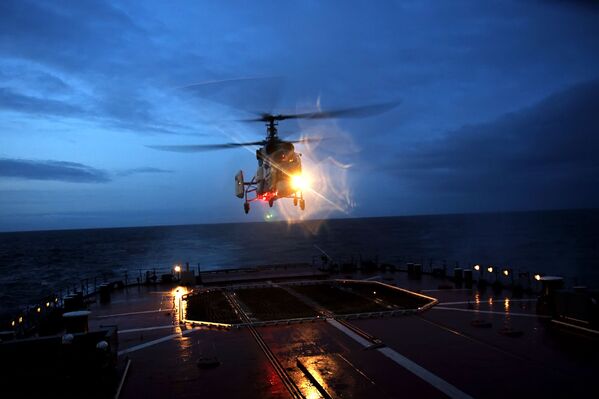 北方舰队战舰支队航空小组进行夜间飞行。 - 俄罗斯卫星通讯社