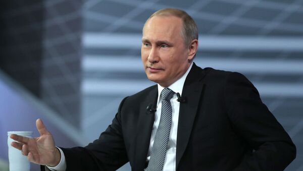Президент РФ Владимир Путин во время ежегодной специальной программы Прямая линия с Владимиром Путиным - 俄羅斯衛星通訊社