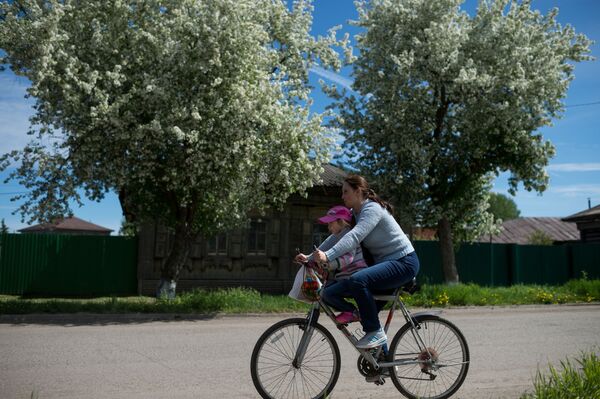 騎著自行車的塔拉市民 - 俄羅斯衛星通訊社